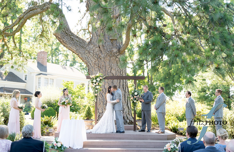 Wedding under a 200 year old Ponderosa Pine at Ainsworth House