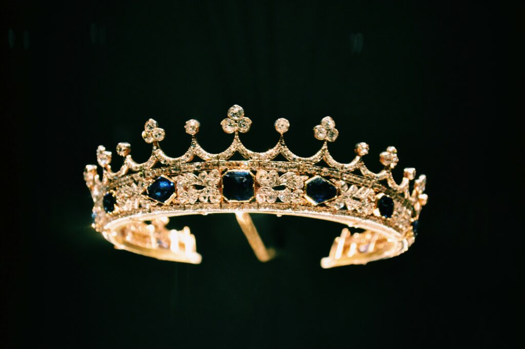 a gold and diamond tiara