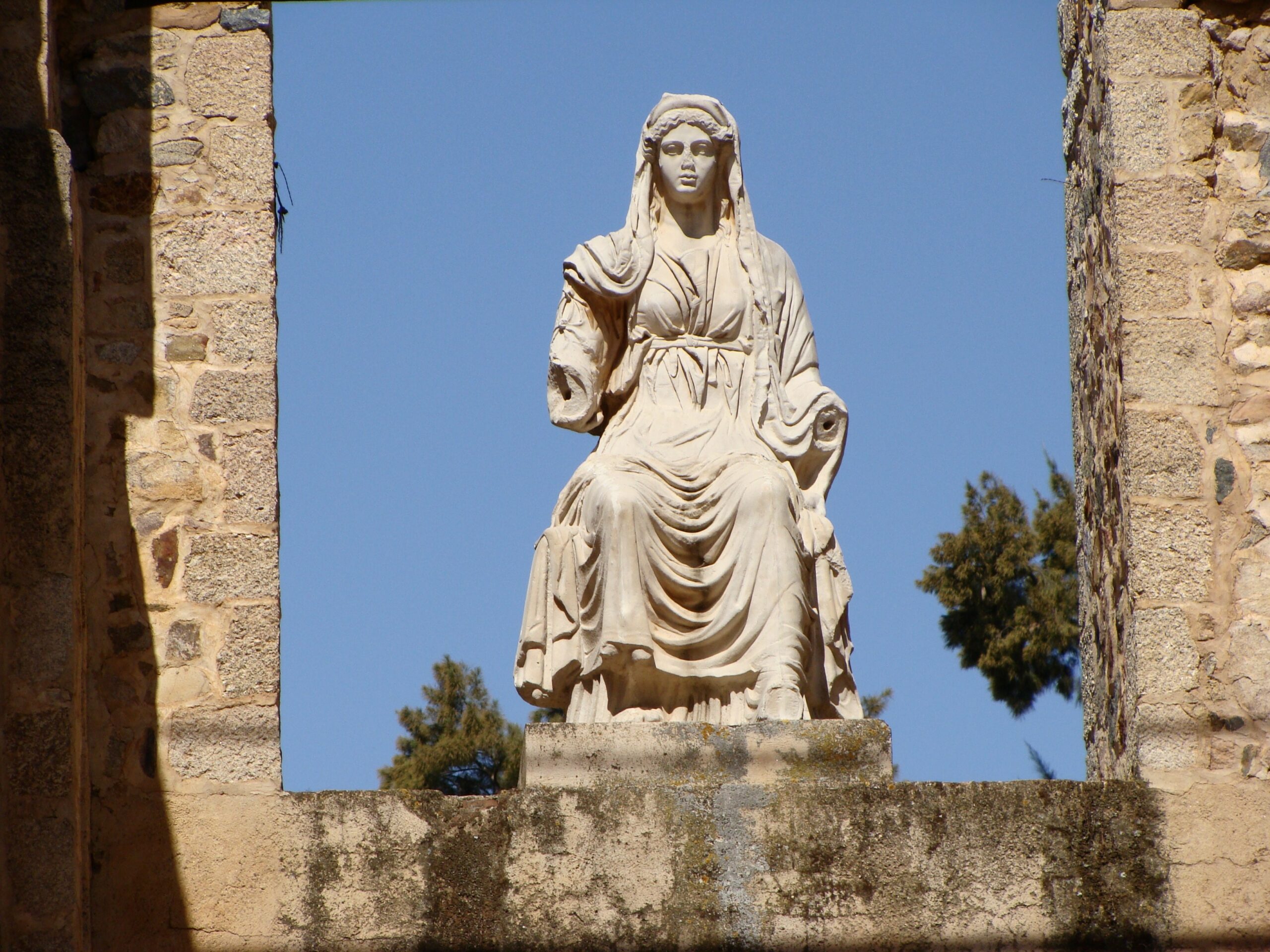 Ancient Roman woman statue