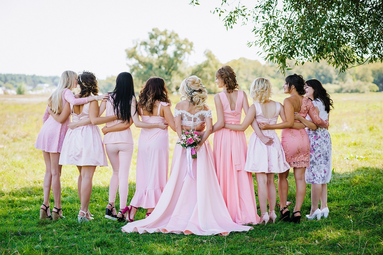 bride and her bridesmaids in shades of pink
