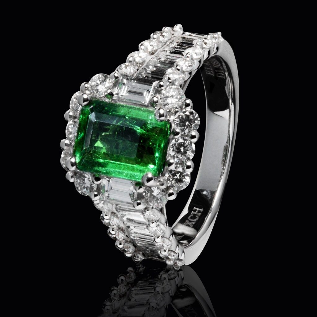 emerald and diamond ring Pixabay.com