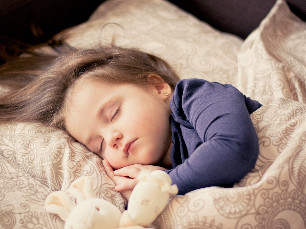 sleeping little girl Pixabay.com