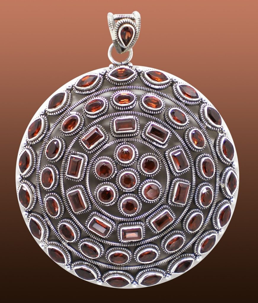 red garnet pendant PXBY