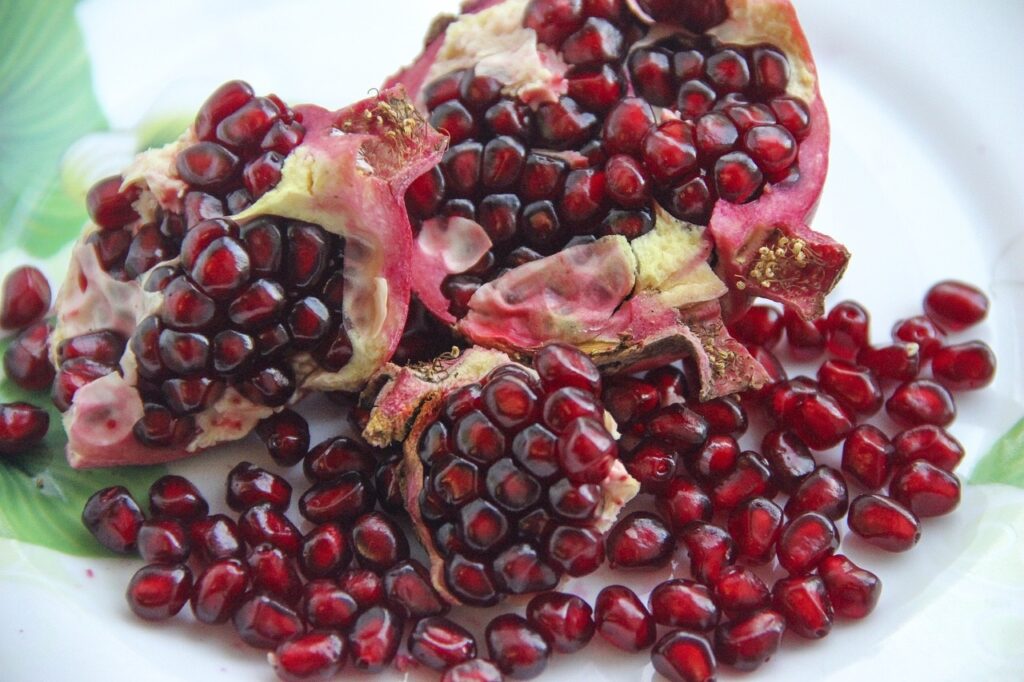 Garnet colored pomegranate seeds Pixabay