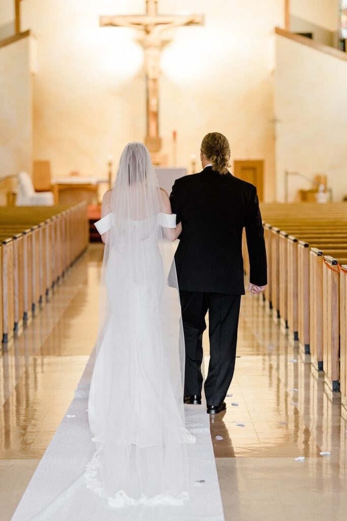 father walks bride down the aisle Pixabay