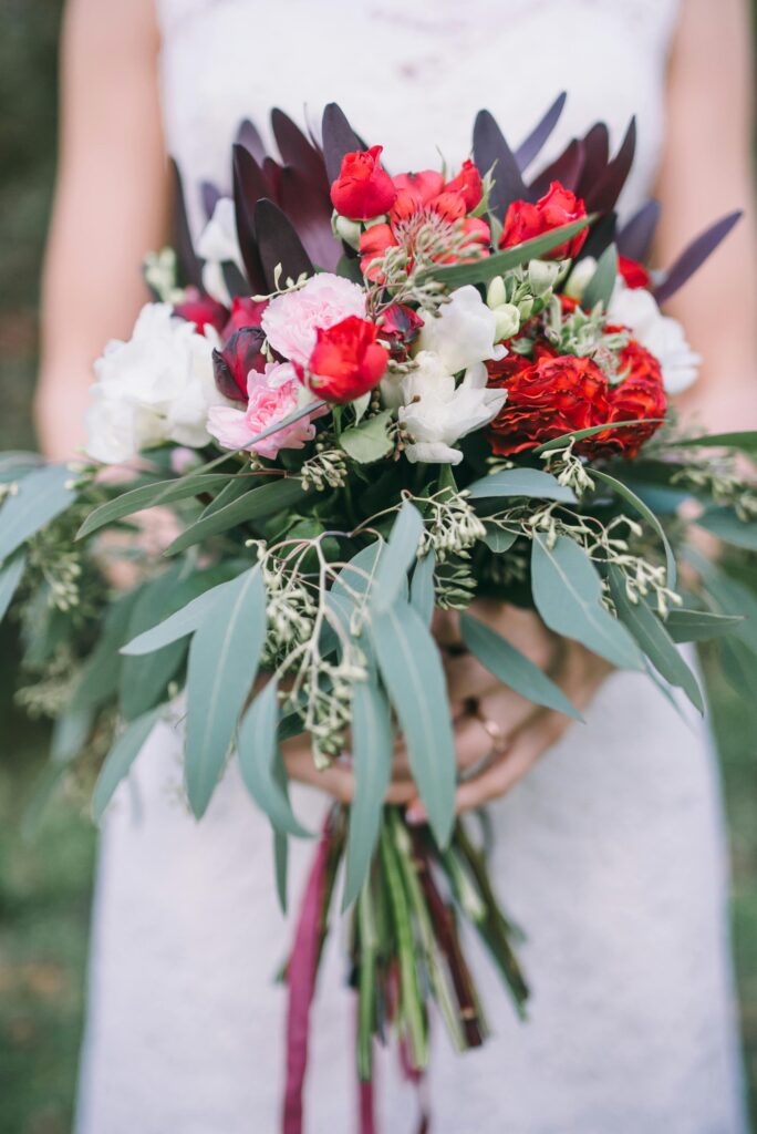 hot pink freeform bouquet Pexels