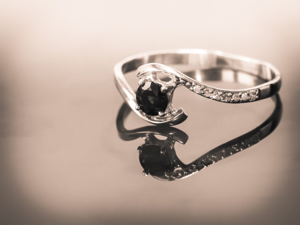 AHG engagement ring Pixabay