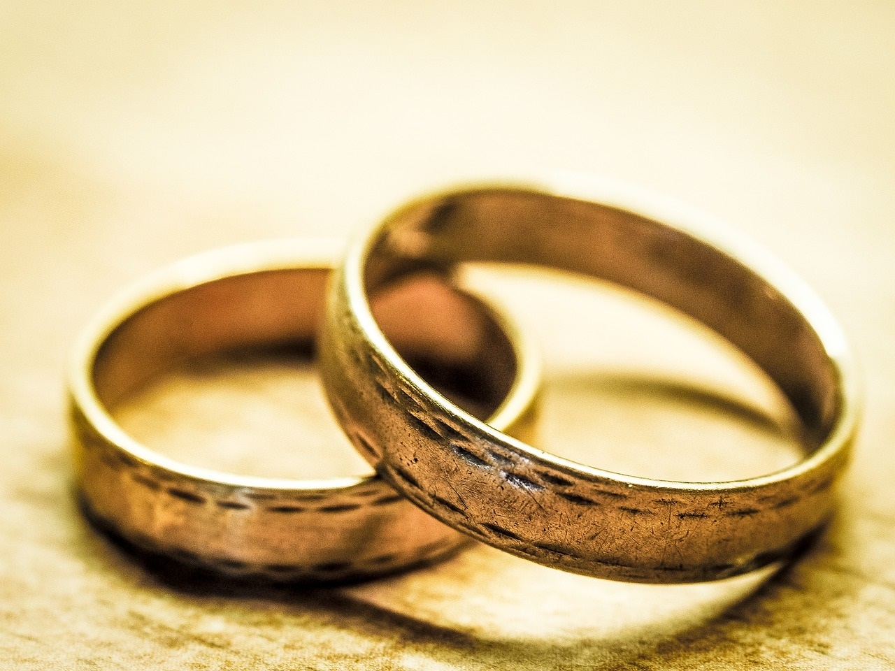 2 gold wedding rings Pixabay