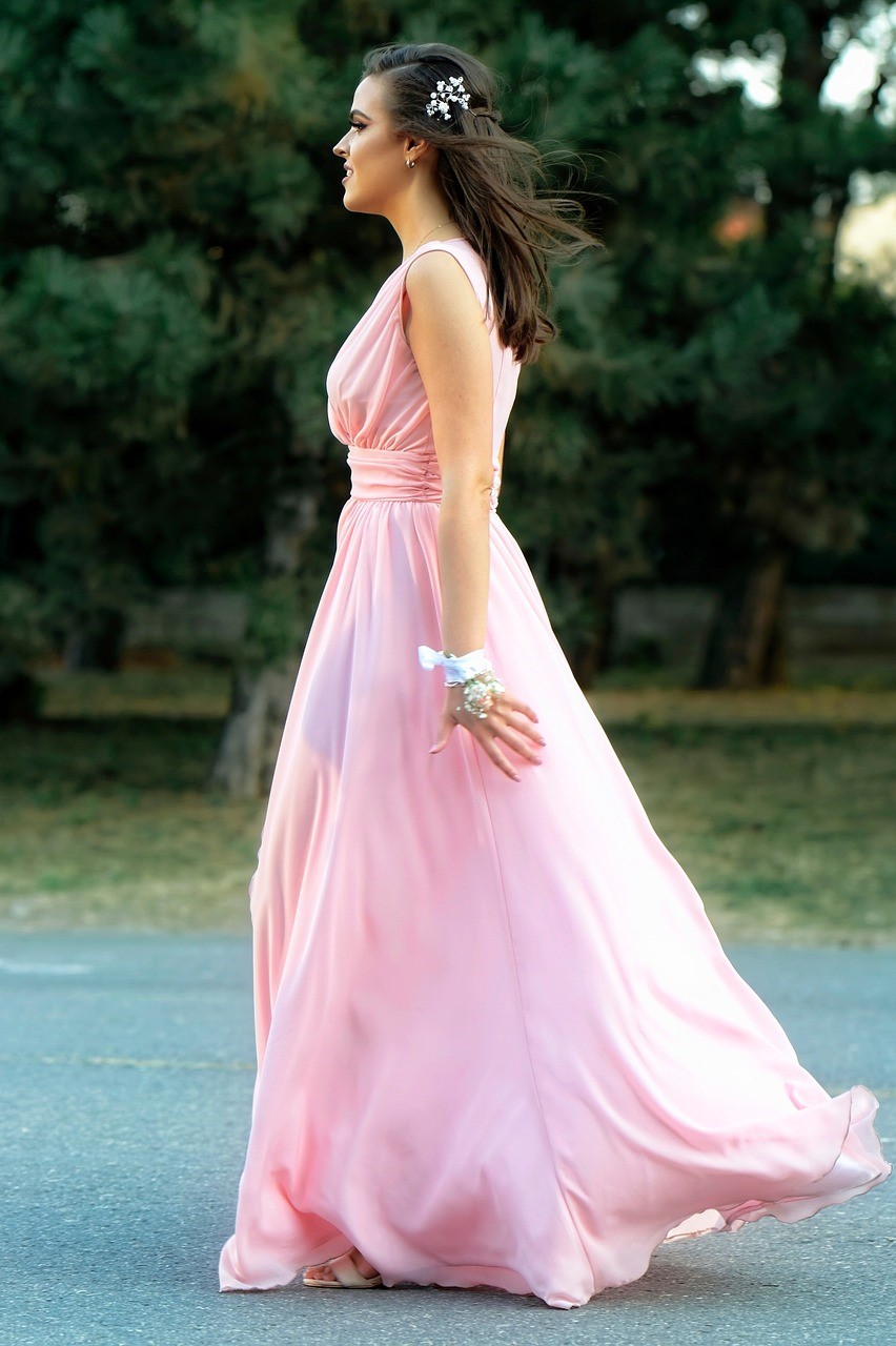 bridesmaid in pink dress