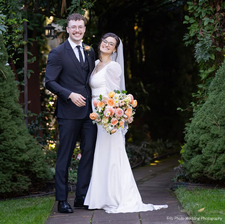 Fritz Photo Wedding Photography in Portland Newlyweds in Oregon City