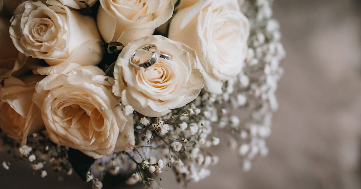 valentines day white roses and babies breath