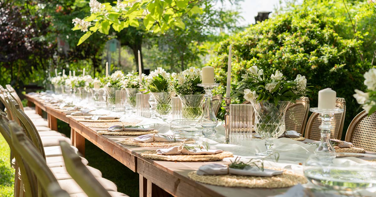 outdoor dining table for summer wedding